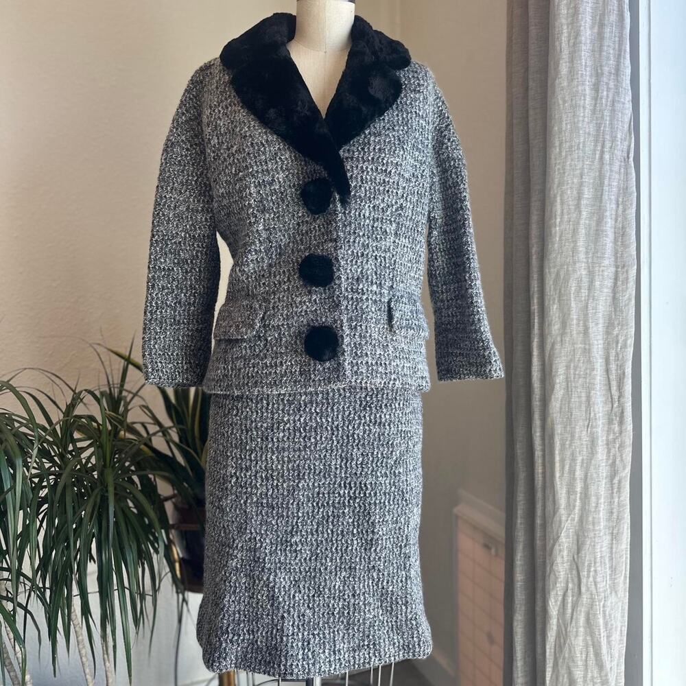 Clothes Horse Women's Small Skirt Suit Gray Wool Blend Faux Fur Collar 1960s